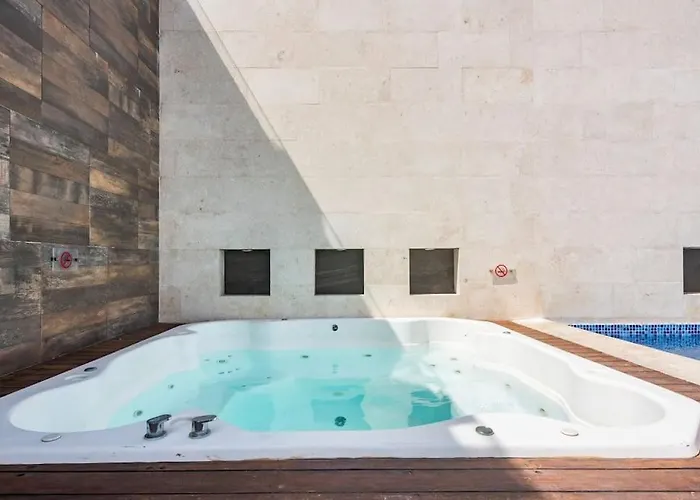 Onebr W Balcony Or Small In Playa Del Carmen, Bbq, Pool Infinite, Whirlpool, Ac, Tv Smart, 200mb 4*